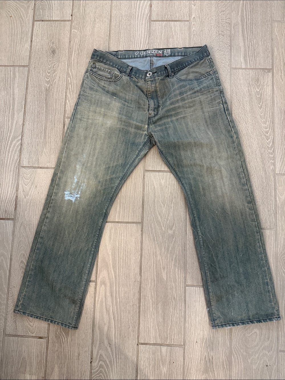 Denizen from Levi's Men’s Washed  Straight-Leg Jeans